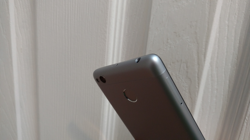 Illustration for article titled Xiaomi Redmi 3s Review - A Budget Battery Champ, If You Can Buy It